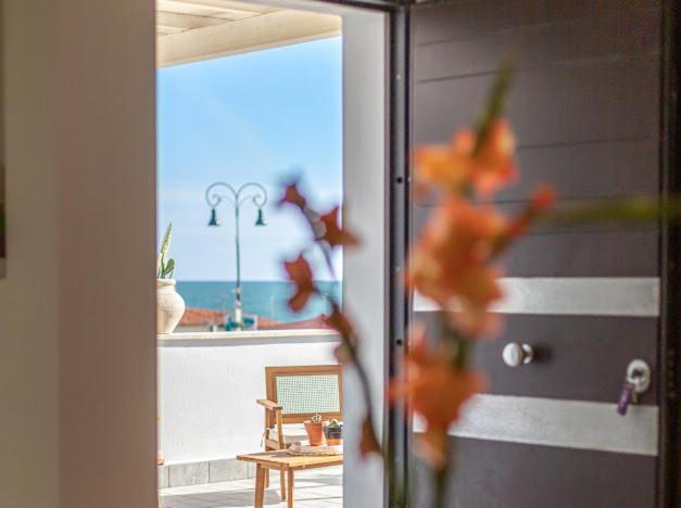 Apartamento Casa Mira Luxury Sea House Fco Airport Fiumicino Exterior foto